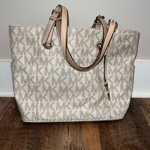 Micheal Kors purse